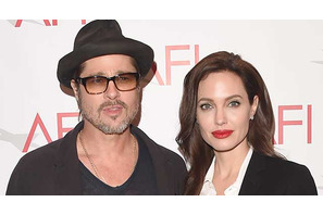 アンジェリーナ・ジョリーとブラッド・ピット、夫婦でおそろいのタトゥー 画像