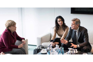 ジョージ・クルーニー、アマル夫人とともにドイツのメルケル首相と面談 画像