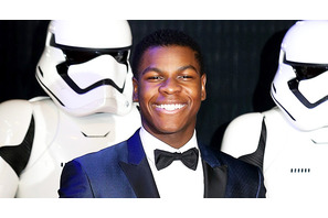 ジョン・ボイエガ、難病を抱える『スター・ウォーズ』ファンをお見舞い 画像