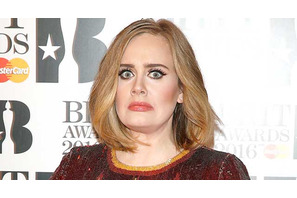 アデル、プライベートな写真が流出して大激怒！「1D」ハリーも被害に 画像