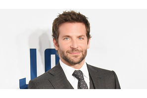 ブラッドリー・クーパー、父親をがんで亡くした苦悩を明かす 画像