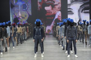 ディーゼル、ニコラの初コレクション発表に水原希子が出演 画像