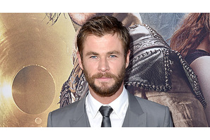 クリス・ヘムズワース、お財布を拾ってくれた青年に男前に謝礼！ 画像