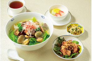 「ハイアット リージェンシー 東京」の春限定ランチで、季節の味わいを麺で楽しむ！ 画像