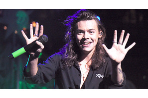 ハリー・スタイルズ、自慢のロングヘアをバッサリ…にファン絶叫！ 画像