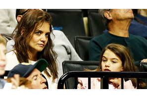 トム・クルーズ娘・スリ、母・ケイティに隠れてトムと電話やメールで連絡!? 画像