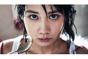 「この子は誰!?」辛口カレーの新CMに注目の新人女優・松本穂香が起用！ 画像