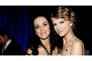 ケイティ・ペリー、ハッキングされて宿敵テイラー・スウィフト宛に勝手にツイート 画像