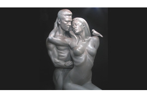 ブランジェリーナがモデルの刺激的な彫像が、オクラホマ州で公開に 画像