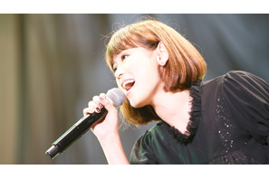 絢香のラストライヴを劇場公開　水嶋ヒロも見守ったアコースティック・ライヴが映画に 画像