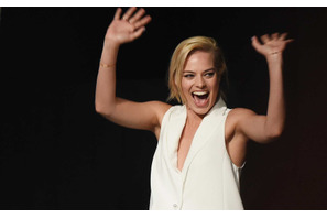 マーゴット・ロビー、「人生で一番恥ずかしい写真」が衝撃的！ 画像