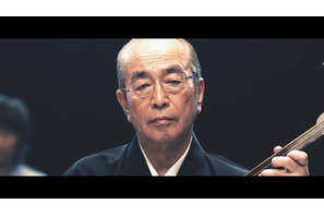 志村けん、「東京スカパラ」加入で三味線を披露！“大人の渋さ”に 「惚れちゃや～よ」 画像