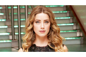 アンバー・ハード、泥沼離婚劇の最中“元恋人”とランチ 画像