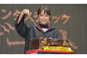 雨でずぶ濡れの高橋愛、笑顔絶やさず『ハリー・ポッター』愛を熱弁 画像