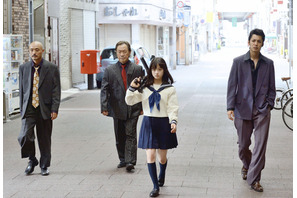 橋本環奈、メイキング映像公開！『セーラー服と機関銃-卒業-』 画像