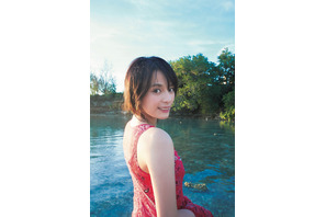 大沢ひかる、1st写真集発売！健康美ビキニから「大人な雰囲気」ショットも 画像