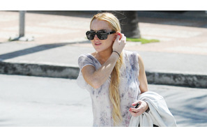 今年もお騒がせ？　リンジー・ローハンがパパラッチと車の接触事故 画像