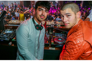 ジョナス・ブラザーズ、デートする相手はお互いに事前チェック!? 画像