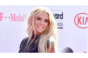 ブリトニー・スピアーズ、波に襲われ「溺死しそう」だった 画像