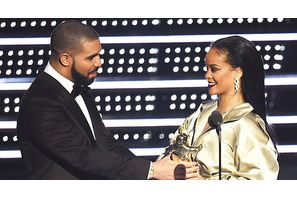 ドレイク、リアーナとの結婚を熱望!? 画像