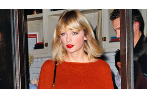 テイラー・スウィフト、元恋人カルヴィン・ハリスへの曲をパフォーマンス 画像