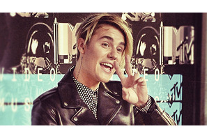 ジャスティン・ビーバー、8人の取り巻き女性を募集!? 画像