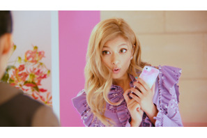 “ローラ節”＆“ローラ顔”全開で「いい感じっ！」 「ホットペッパービューティー」新CM 画像