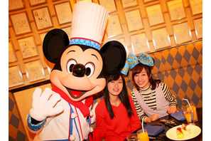 【ディズニー】キャラたちと一緒に食事！超大人気レストラン「シェフ・ミッキー」のクリスマス 画像