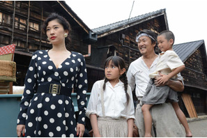 篠原涼子、一人二役初挑戦！対照的な親子の姿を描く「愛を乞うひと」今夜放送 画像