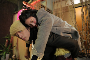 吉高由里子、坂口健太郎の正体に衝撃！意外な一面も明らかに？「東京タラレバ娘」2話 画像