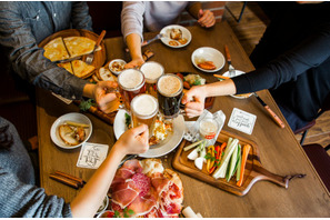 神田の街をイメージした限定メニューも！ドイツドラフトビール専門店「シュマッツ」が神田にオープン 画像