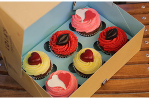 【3時のおやつ】「ローラズ・カップケーキ東京」バレンタイン限定の3つのカップケーキ登場！ 画像