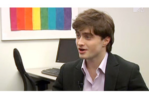 ダニエル・ラドクリフが、LBGTの青少年のための自殺防止の公共広告に出演 画像