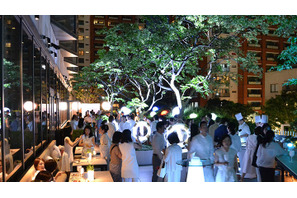 ドレスコードは白 フランス発のラグジュアリーなサマーイベント「ソワレ ブランシュ」 画像