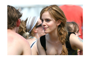 エマ・ワトソンの新恋人はミュージシャン。彼の新曲PVにも出演 画像