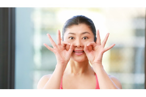 30秒で小顔＆立体顔へ 魔法の運動”顔ヨガ”で自力整形！ 画像