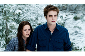 『エクリプス』特報解禁　愛を誓うエドワード＆ジェイコブ猛アタック！ベラの運命は？ 画像