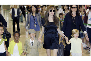 子連れ来日を果たしたアンジー、破局の誤報道を流した英大衆紙から賠償金を受け取る 画像