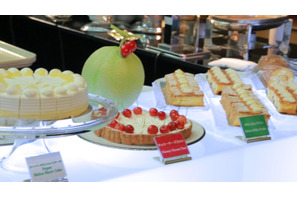 コスパも味も◎！ “メロン＆チェリー”のスイーツビュッフェ 画像