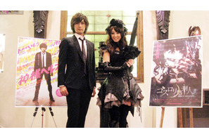 加藤和樹、ゴキブリに「神様ヘルプ！」　秋山莉奈と主演作合同会見出席 画像