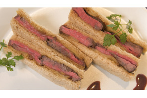 お肉×フルーツのサンドイッチをシャンパンと共に「Doors東日本橋」へのアクセス、メニューまとめ 画像