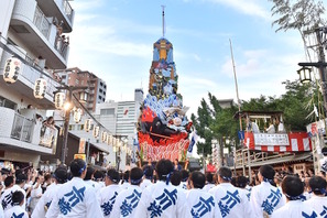 史上最大規模の“スター・ウォーズ山笠”、大歓声を浴びて博多の街を疾走！ 画像