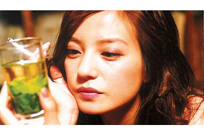 新年度に新スタートをきる！　背中を押してくれる映画 vol.3　全然モテない　そんな悩みを持つ人は、『緑茶』のヴィッキーをお手本に 画像