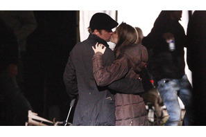 アンジー、ブラピと一緒に子連れでブダペストの温泉へ 画像