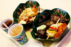 【USJ】ワイルドな海賊飯に食らいつけ！仲間と一緒に乾杯！「麦わらの一味の宴レストラン」潜入 画像