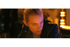 ジェンダーレス女優エリカ・リンダー「魂を吹き込んだ」『アンダー・ハー・マウス』 画像