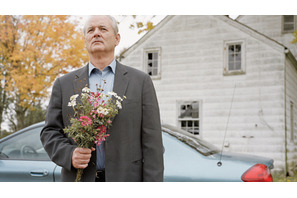 新年度に新スタートをきる！　背中を押してくれる映画 vol.2　世界一ジャージの似合う男に学ぶ、『ブロークン・フラワーズ』流変身術 画像