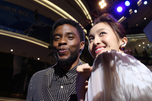 ももクロ・百田夏菜子、『ブラックパンサー』チャドウィックと“兄妹”対面！「日本の妹よ！」 画像