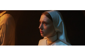 タイッサ・ファーミガ、姉妹で『死霊館』シリーズに参戦！ 『死霊館のシスター』 画像