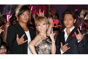 浜崎あゆみ“不信感”騒動も何のその！　ファンを前に満面笑み 画像